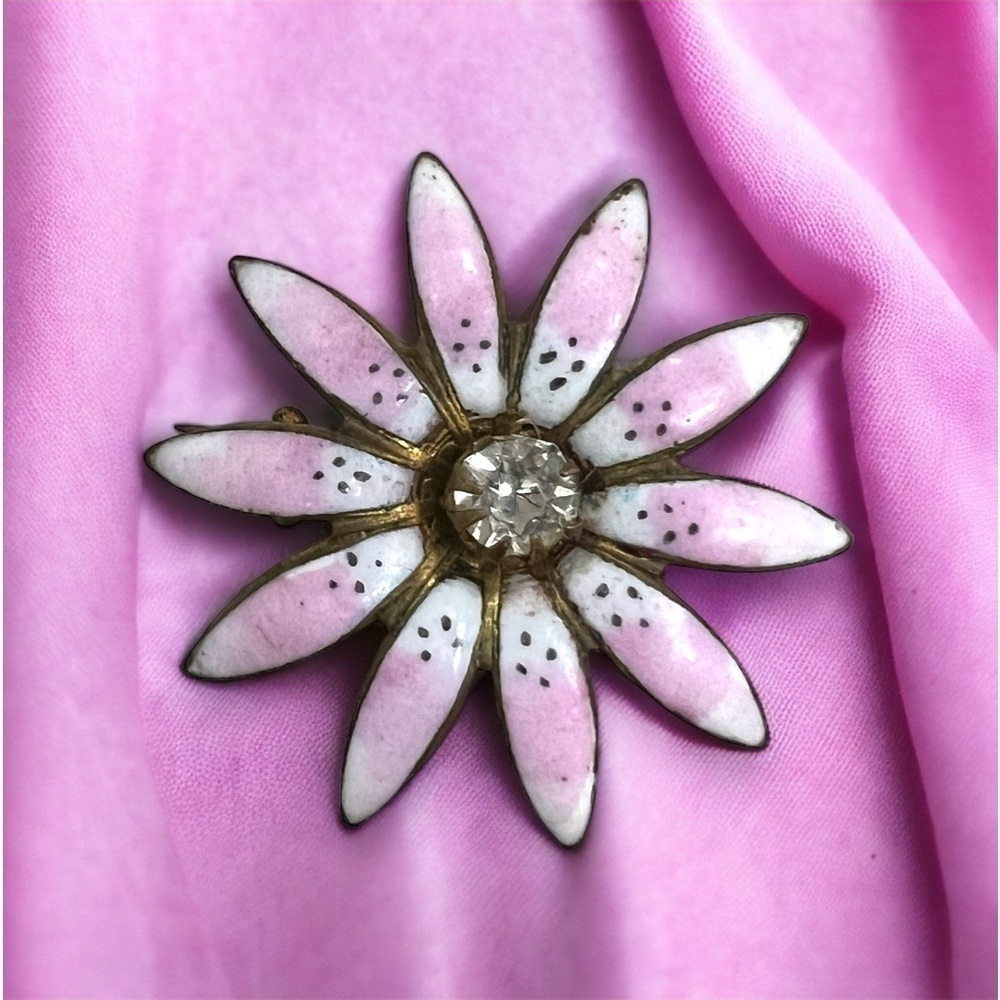 Vintage Pink and White Daisy Brooch BOHO Daisy pin, hippie daisy pin, flower Pin